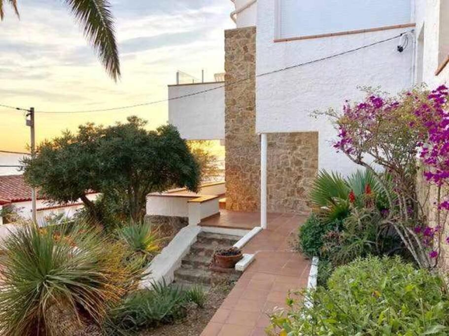 Amplio Apartamento Con Jardin En Almadrava Roses Exterior foto